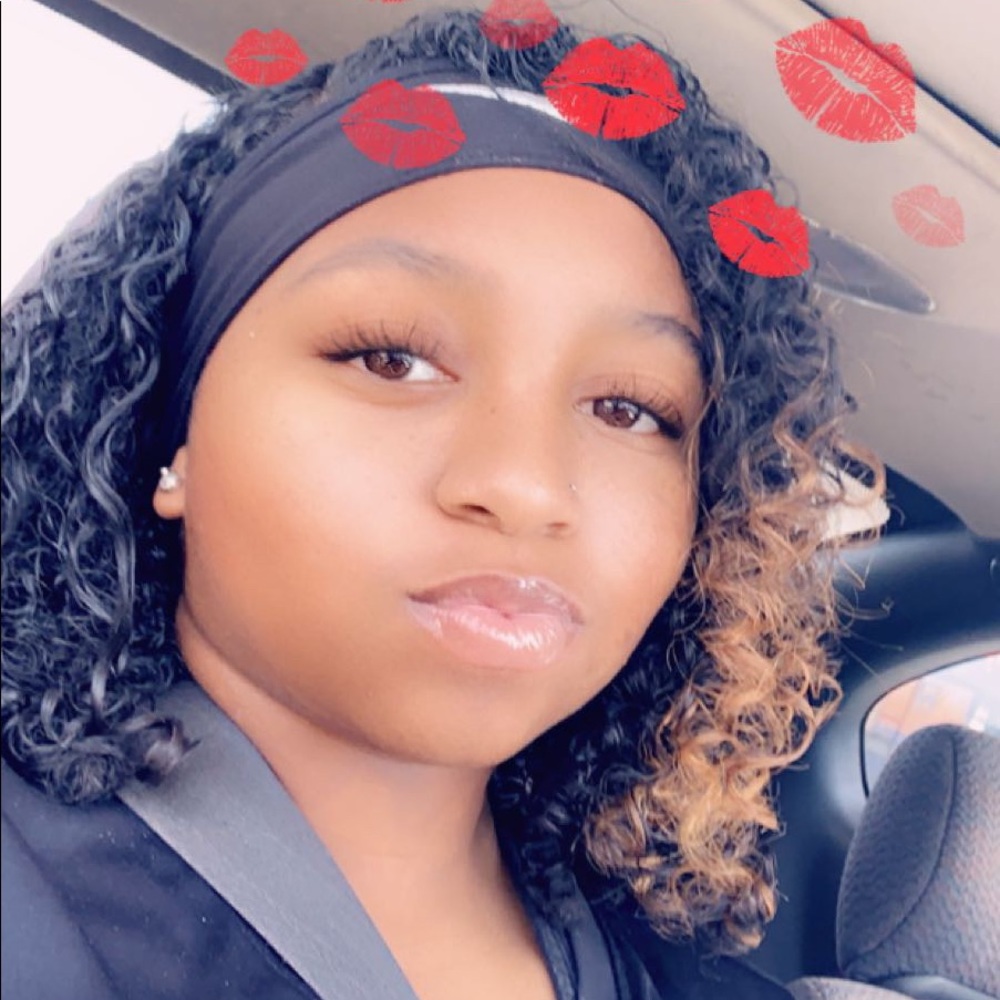 Meet your Posher, La'tina